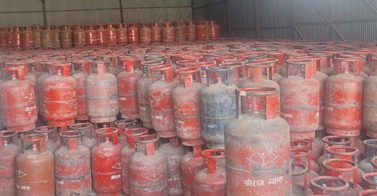 ललितपुरमा गोदाममा ६ हजार बढी ग्यास सिलिन्डर लुकाउन...